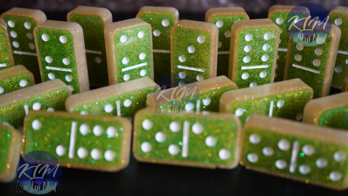 Dominoes - Playable Set of 28 - Non Personalized - Matching Color Resin Box - Kia Lui Media