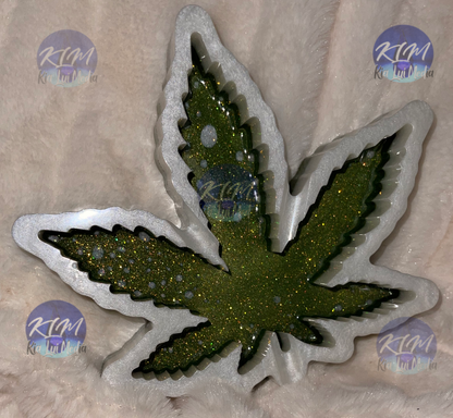 Fun Of It Resin Items - Maple Leaf Ash Trays - Kia Lui Media