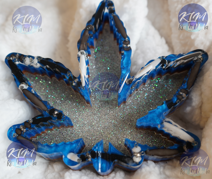 Fun Of It Resin Items - Maple Leaf Ash Trays - Kia Lui Media